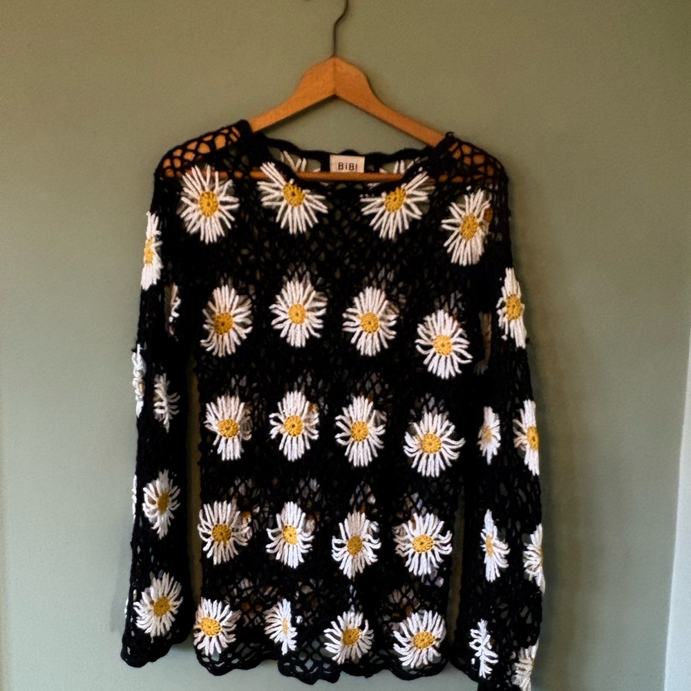Crochet top cover up Black and Daisy crochet top size large